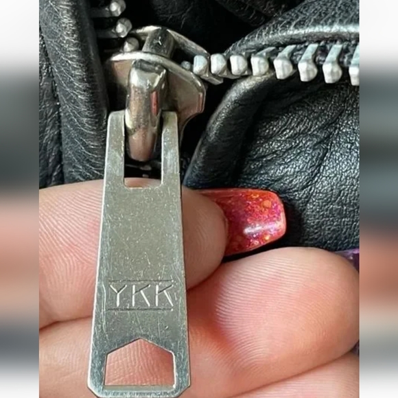 VINTAGE 100% leather black motorcycle jacket size medium/large - Picture 3 of 16